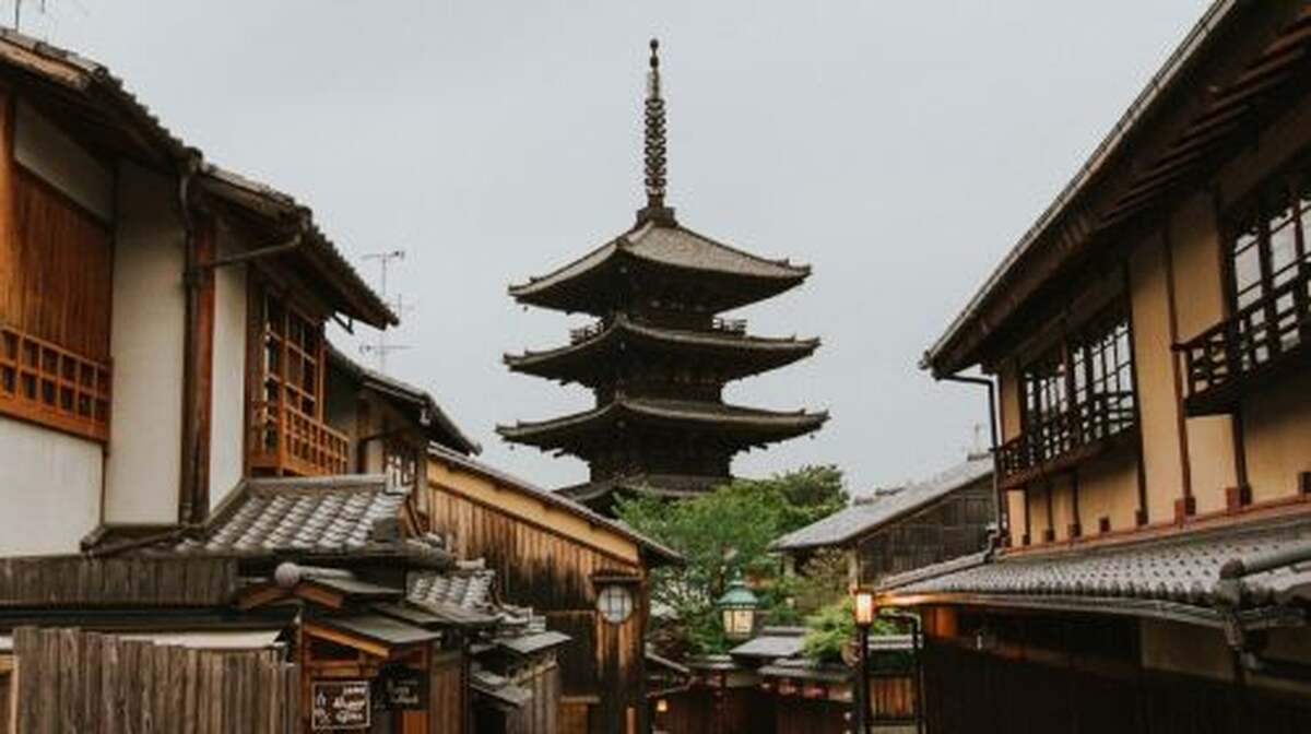 Book after consultation / Kyoto Tower, Rokuonji, Nijō Castle, Heian Shrine, Hanamikoji-dori, Kamo River, Arashiyama, Kiyomizu Temple, Airport / Point-to-point car service / Travel guide service / Priv - Main Image