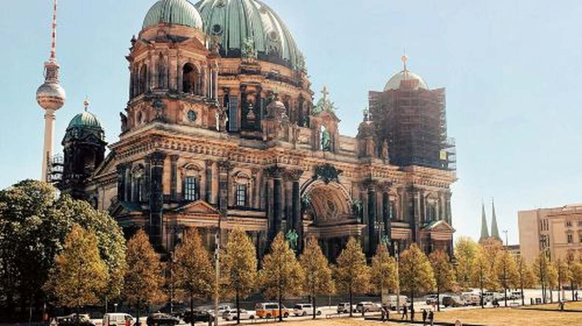 Book after consultation/Germany Berlin Cathedral Brandenburg Gate East Side Gallery Pergamon Museum/Airport/Point-to-point car service/Tour guide driver/Private car service - Main Image